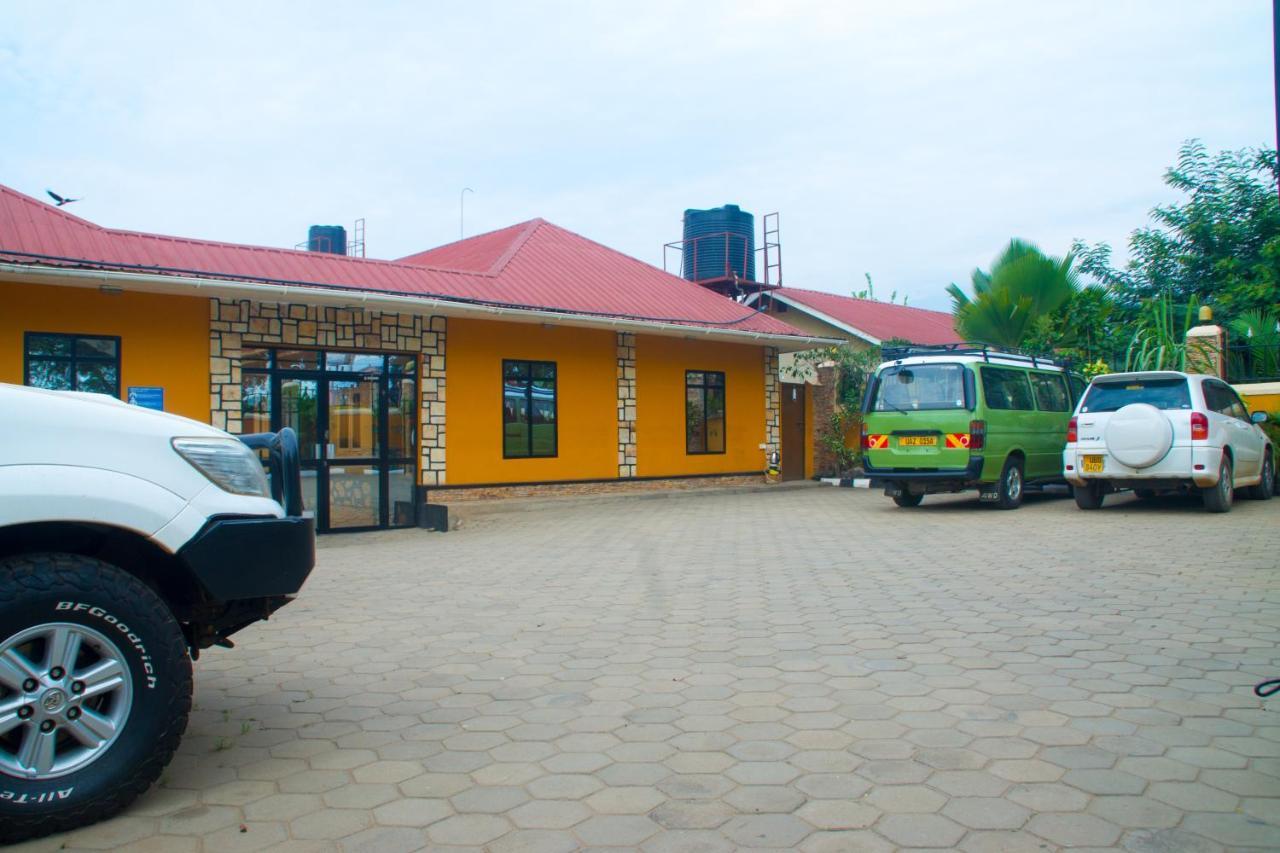 Sandton Hotel Kasese Dış mekan fotoğraf